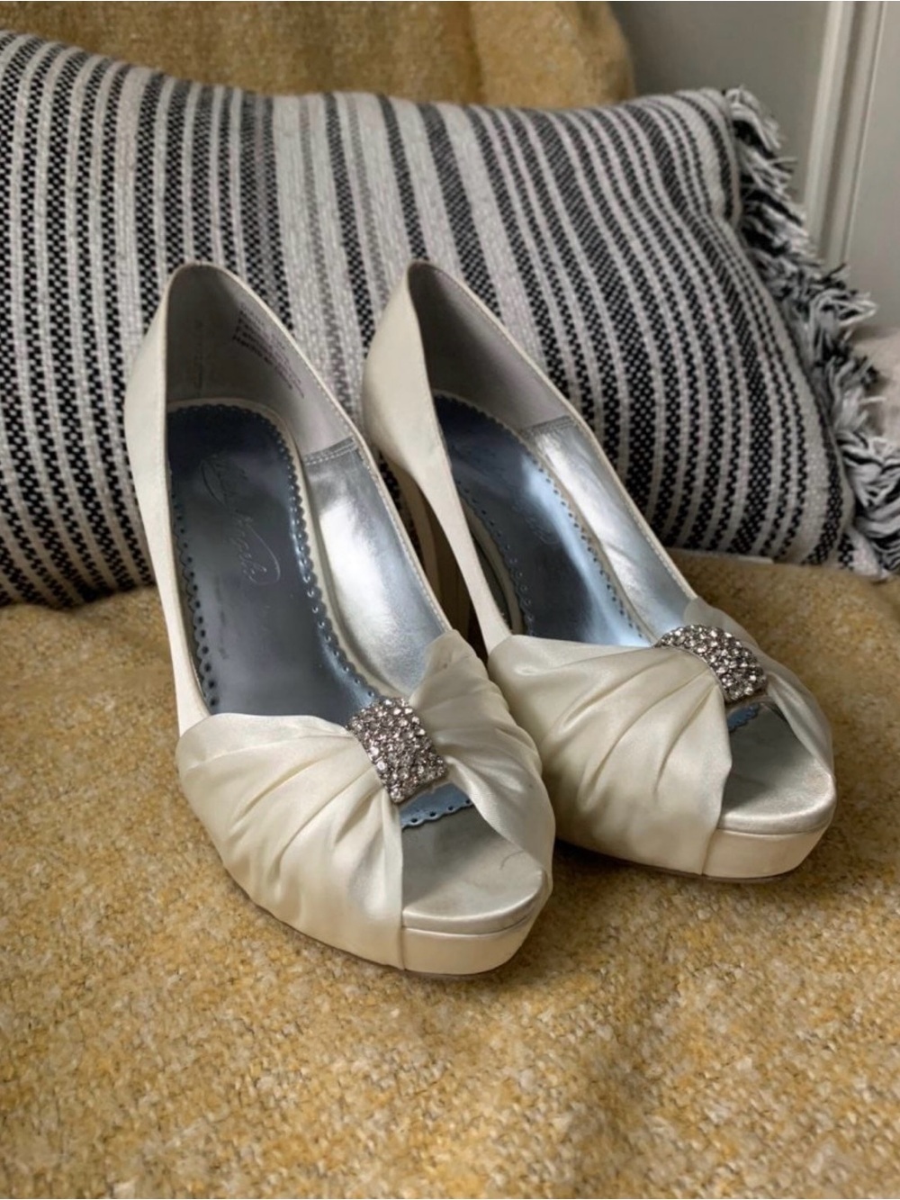 Michaelangelo Diana Ivory Peep Toe Platform Pumps - Size 6.5